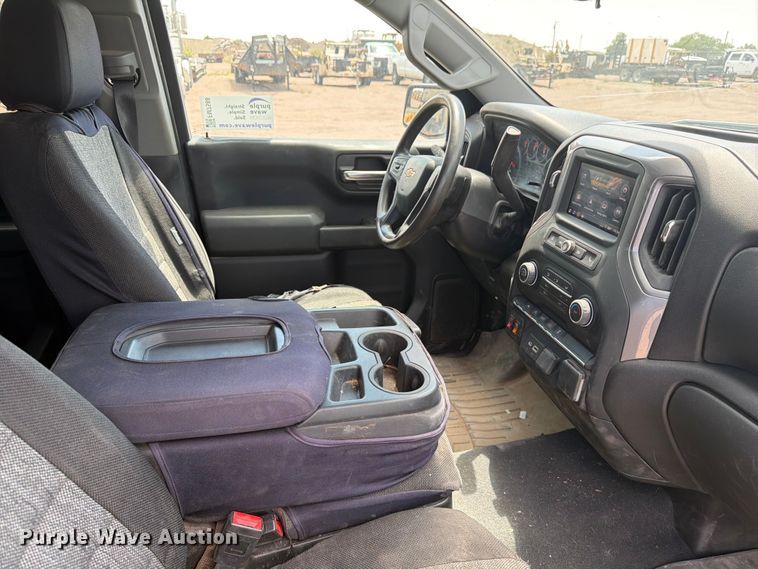 image for item FM7588 2022 Chevrolet Silverado 1500 Crew Cab pickup truck