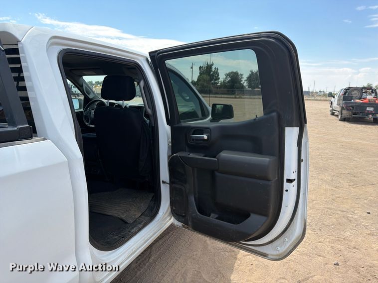image for item FM7588 2022 Chevrolet Silverado 1500 Crew Cab pickup truck