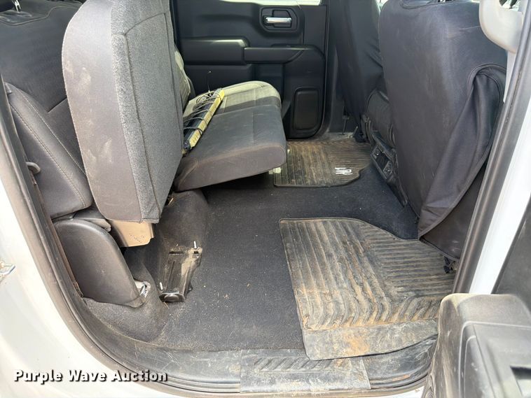 image for item FM7588 2022 Chevrolet Silverado 1500 Crew Cab pickup truck