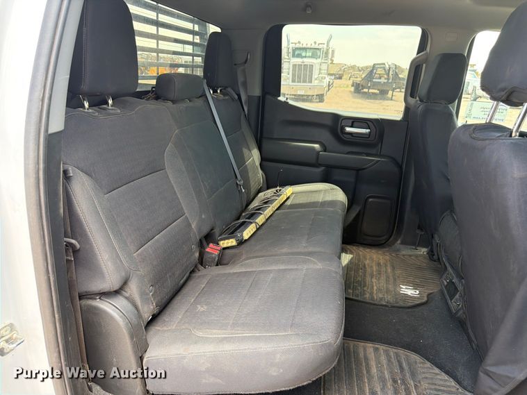 image for item FM7588 2022 Chevrolet Silverado 1500 Crew Cab pickup truck