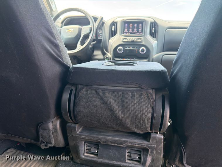 image for item FM7588 2022 Chevrolet Silverado 1500 Crew Cab pickup truck