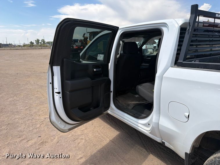 image for item FM7588 2022 Chevrolet Silverado 1500 Crew Cab pickup truck
