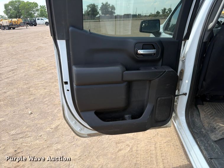image for item FM7588 2022 Chevrolet Silverado 1500 Crew Cab pickup truck