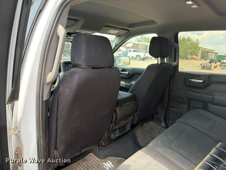 image for item FM7588 2022 Chevrolet Silverado 1500 Crew Cab pickup truck
