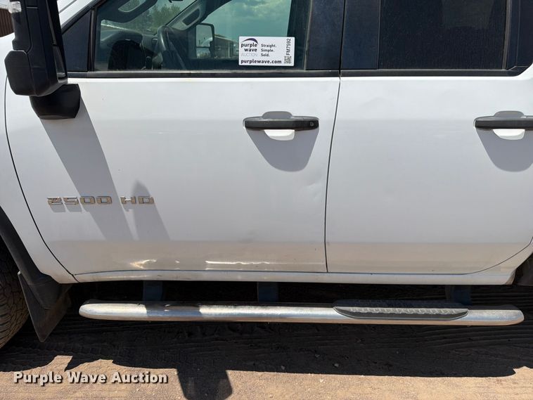 image for item FM7592 2021 Chevrolet Silverado 2500HD Crew Cab pickup truck