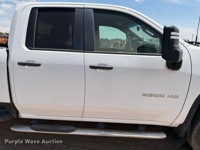 image for item FM7592 2021 Chevrolet Silverado 2500HD Crew Cab pickup truck