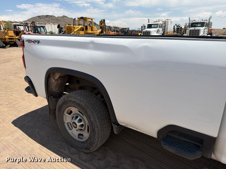 image for item FM7592 2021 Chevrolet Silverado 2500HD Crew Cab pickup truck