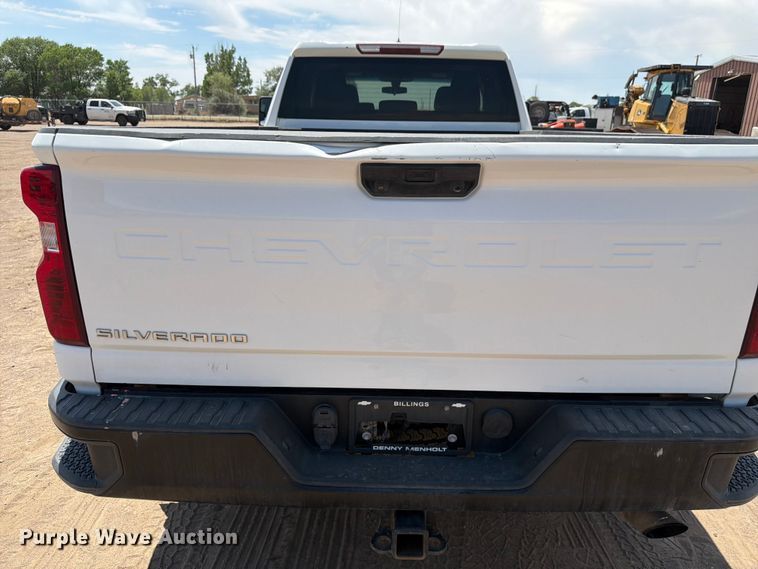 image for item FM7592 2021 Chevrolet Silverado 2500HD Crew Cab pickup truck