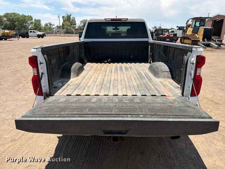 image for item FM7592 2021 Chevrolet Silverado 2500HD Crew Cab pickup truck