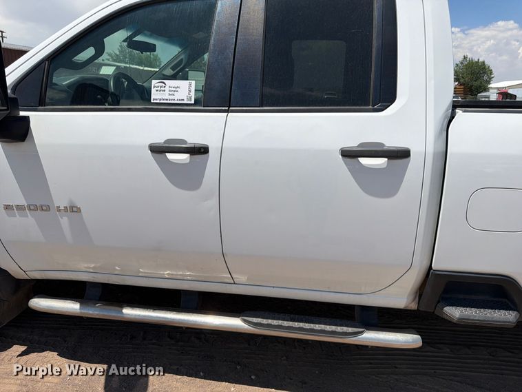 image for item FM7592 2021 Chevrolet Silverado 2500HD Crew Cab pickup truck