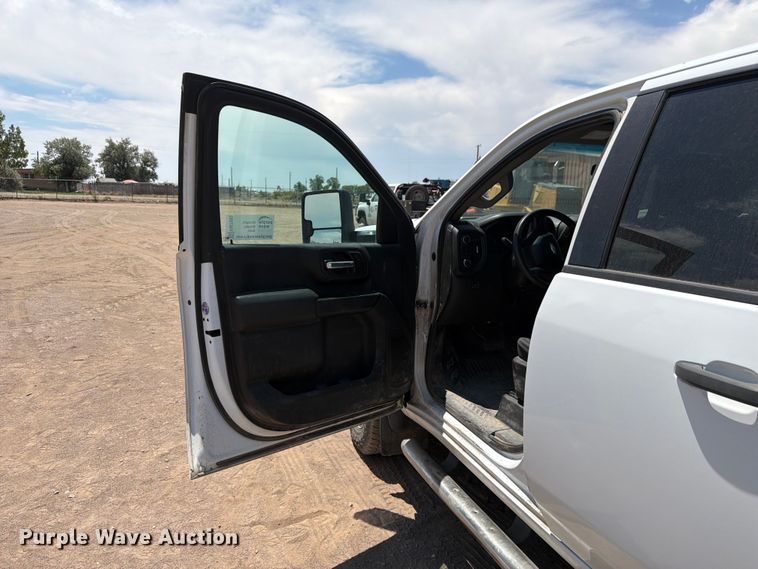 image for item FM7592 2021 Chevrolet Silverado 2500HD Crew Cab pickup truck
