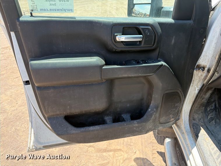 image for item FM7592 2021 Chevrolet Silverado 2500HD Crew Cab pickup truck