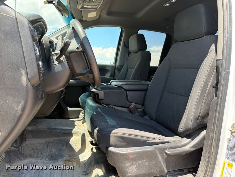 image for item FM7592 2021 Chevrolet Silverado 2500HD Crew Cab pickup truck