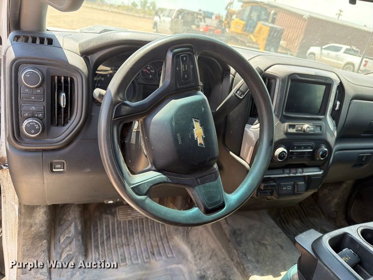 image for item FM7592 2021 Chevrolet Silverado 2500HD Crew Cab pickup truck