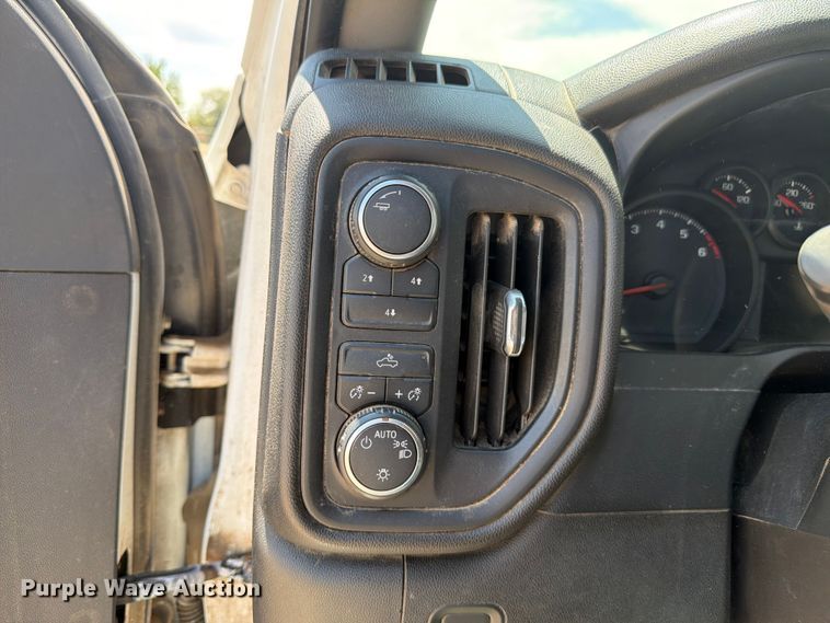 image for item FM7592 2021 Chevrolet Silverado 2500HD Crew Cab pickup truck