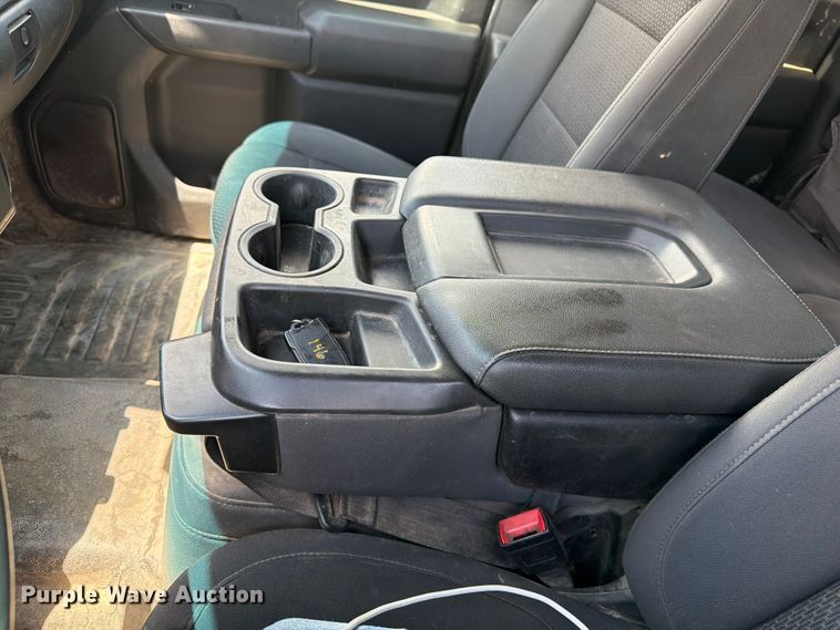 image for item FM7592 2021 Chevrolet Silverado 2500HD Crew Cab pickup truck