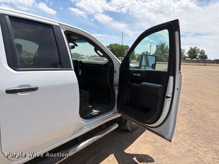 image for item FM7592 2021 Chevrolet Silverado 2500HD Crew Cab pickup truck