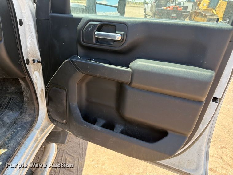 image for item FM7592 2021 Chevrolet Silverado 2500HD Crew Cab pickup truck
