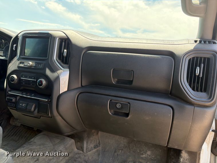 image for item FM7592 2021 Chevrolet Silverado 2500HD Crew Cab pickup truck