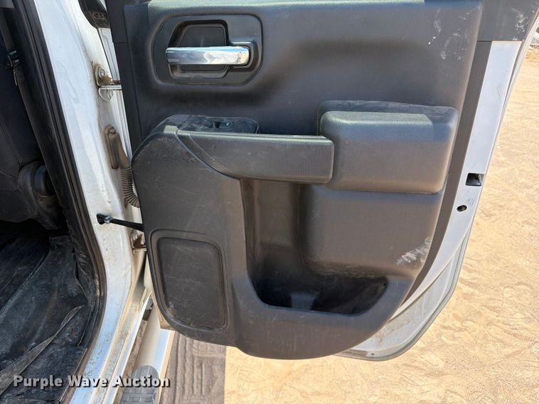 image for item FM7592 2021 Chevrolet Silverado 2500HD Crew Cab pickup truck