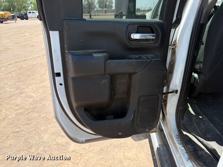 image for item FM7592 2021 Chevrolet Silverado 2500HD Crew Cab pickup truck