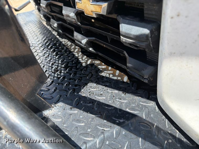 image for item FM7592 2021 Chevrolet Silverado 2500HD Crew Cab pickup truck