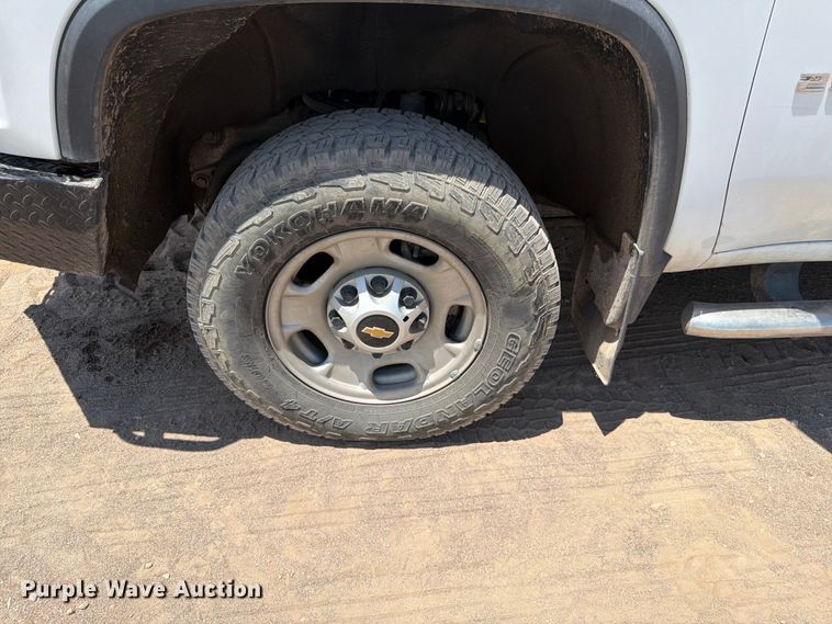 image for item FM7592 2021 Chevrolet Silverado 2500HD Crew Cab pickup truck