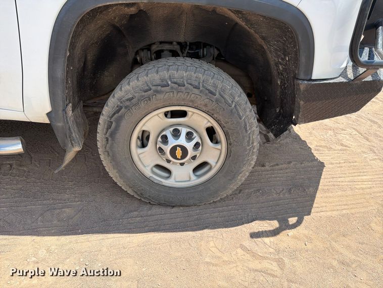 image for item FM7592 2021 Chevrolet Silverado 2500HD Crew Cab pickup truck