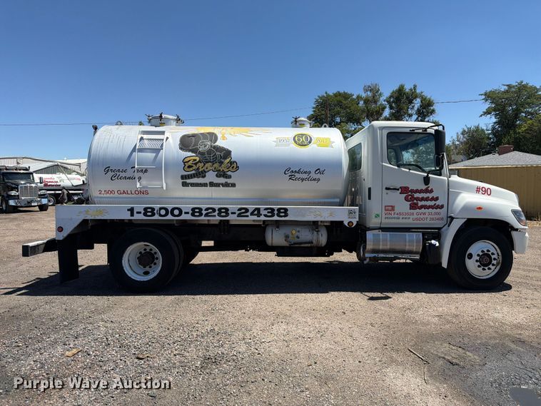 image for item FM7597 2015 Hino 338 vacuum truck