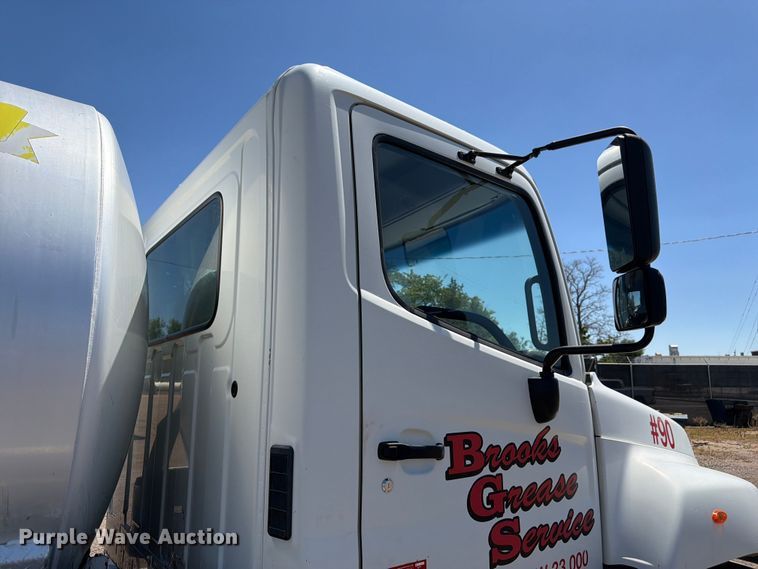 image for item FM7597 2015 Hino 338 vacuum truck