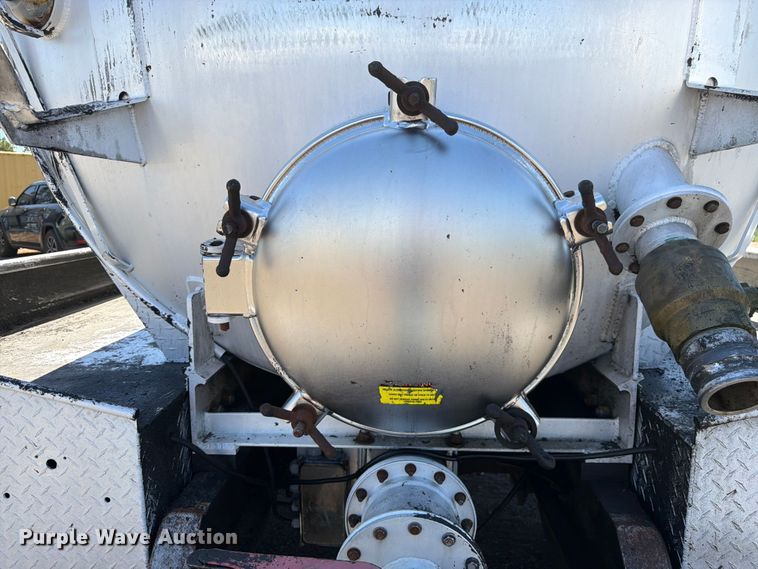 image for item FM7597 2015 Hino 338 vacuum truck
