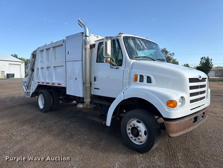 image for item FM7604 1999 Sterling L7501 refuse truck