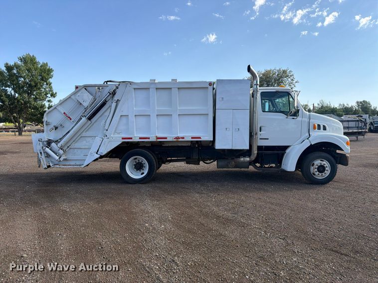 image for item FM7604 1999 Sterling L7501 refuse truck