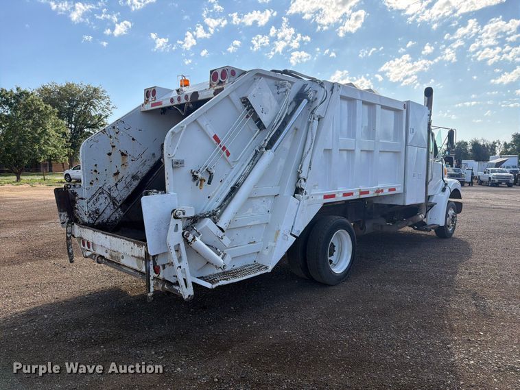 image for item FM7604 1999 Sterling L7501 refuse truck