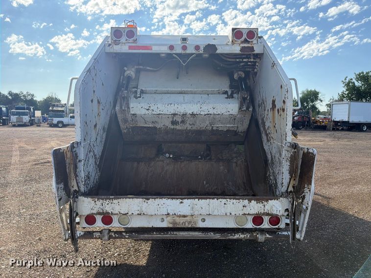 image for item FM7604 1999 Sterling L7501 refuse truck