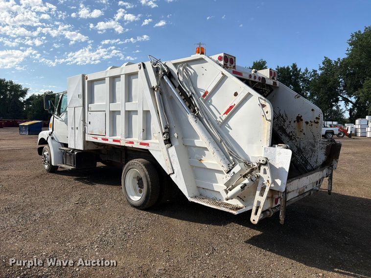 image for item FM7604 1999 Sterling L7501 refuse truck