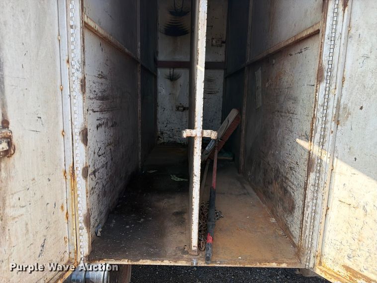 image for item FM7604 1999 Sterling L7501 refuse truck