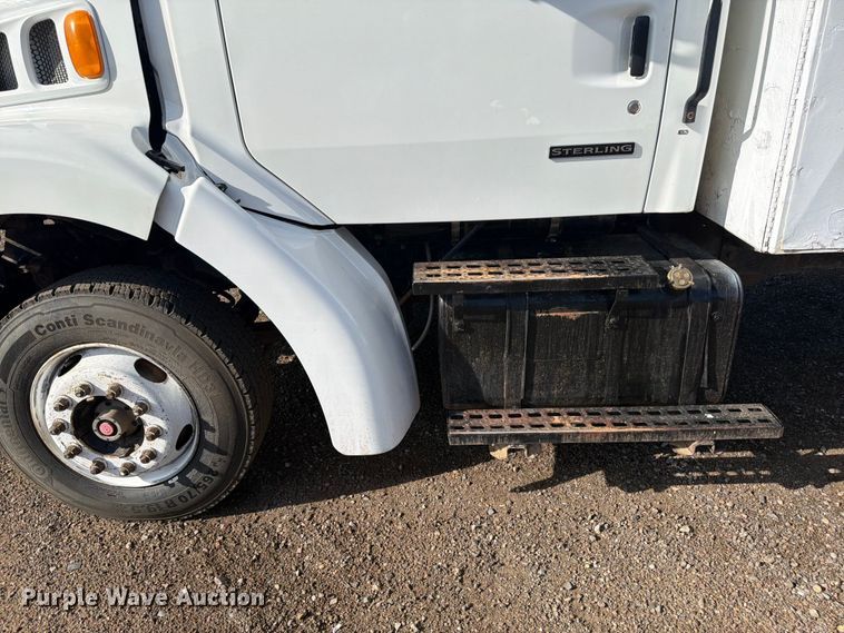 image for item FM7604 1999 Sterling L7501 refuse truck