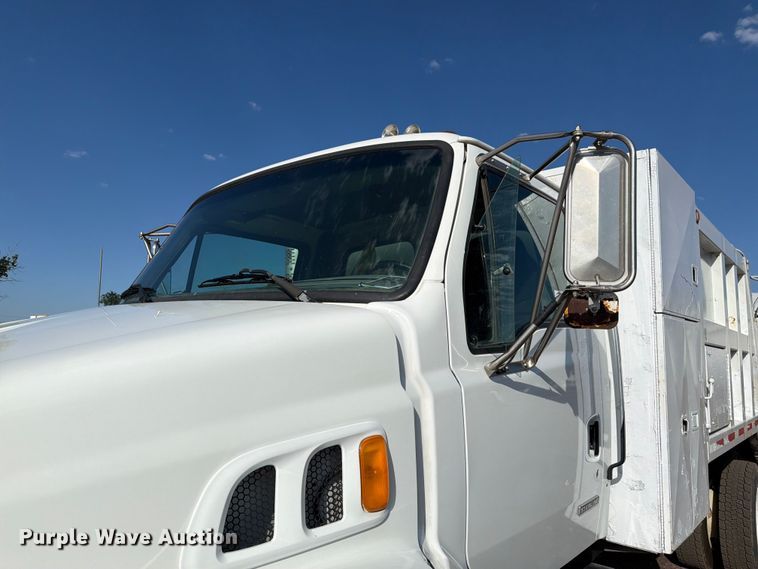 image for item FM7604 1999 Sterling L7501 refuse truck