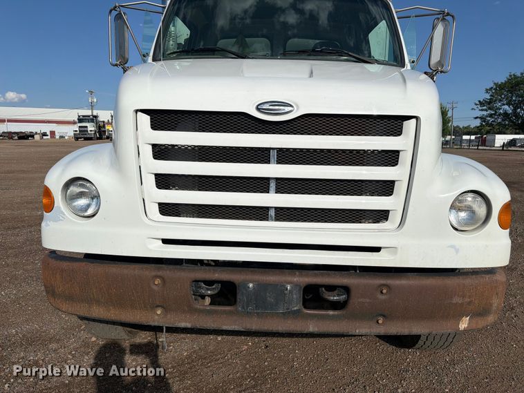 image for item FM7604 1999 Sterling L7501 refuse truck
