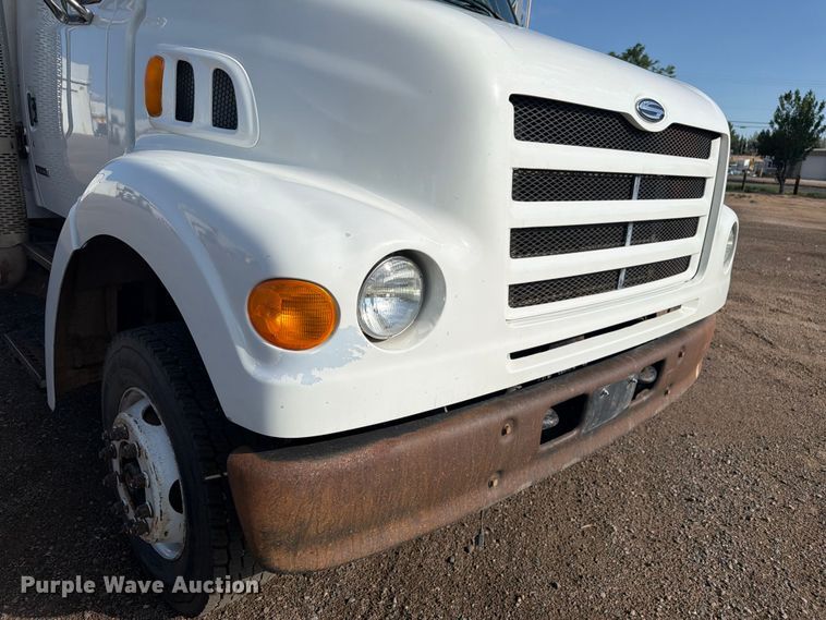 image for item FM7604 1999 Sterling L7501 refuse truck