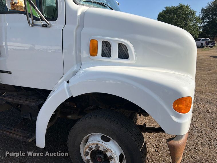 image for item FM7604 1999 Sterling L7501 refuse truck