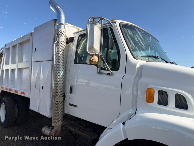 image for item FM7604 1999 Sterling L7501 refuse truck