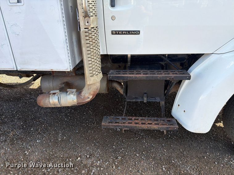 image for item FM7604 1999 Sterling L7501 refuse truck