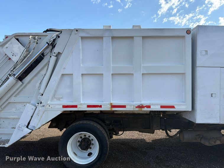 image for item FM7604 1999 Sterling L7501 refuse truck