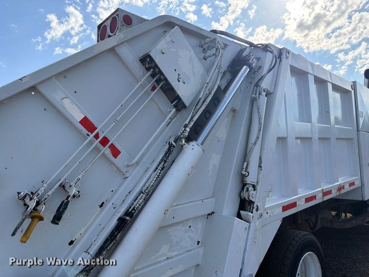 image for item FM7604 1999 Sterling L7501 refuse truck