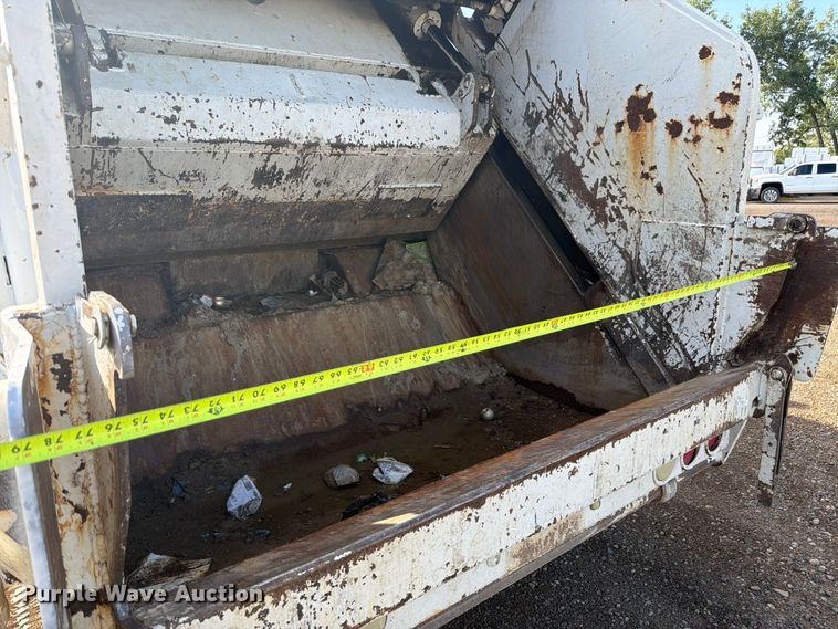 image for item FM7604 1999 Sterling L7501 refuse truck