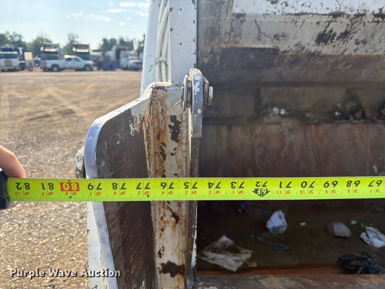 image for item FM7604 1999 Sterling L7501 refuse truck