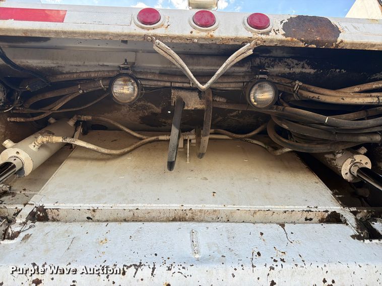 image for item FM7604 1999 Sterling L7501 refuse truck