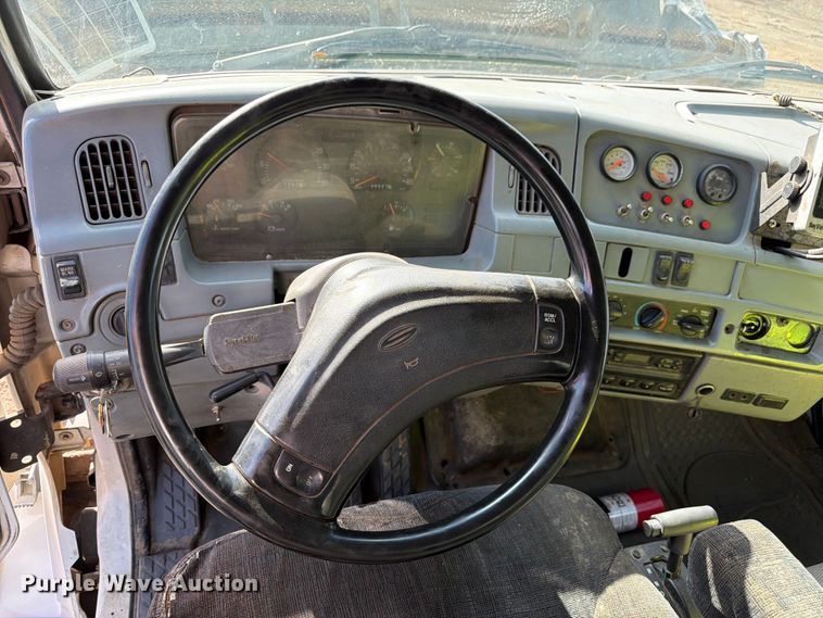 image for item FM7604 1999 Sterling L7501 refuse truck